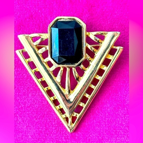 Chevron Brooch Pin Art Deco Revival Black Faux Stone Gold ToneTriangle 0670 P - Picture 1 of 8